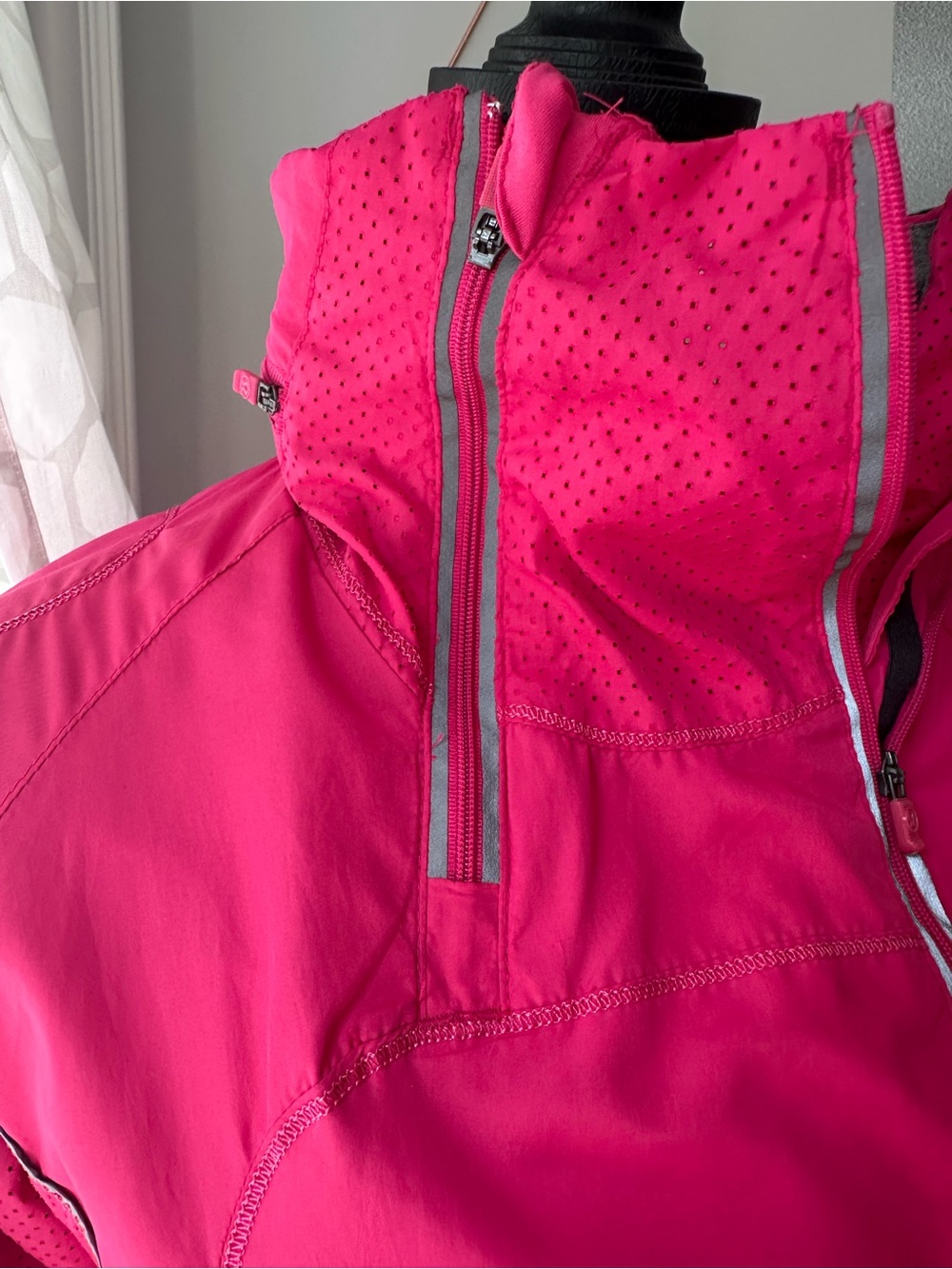 Lululemon Run Inspire Jacket Senorita Pink Full Zip Long Sleeve Hiking Hood sz 4 - Picture 11 of 16